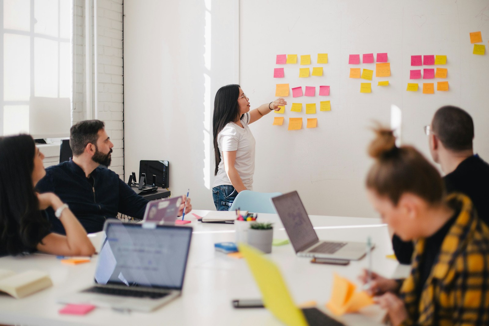 Neural network whiteboard lab session at NeuralMindLab
